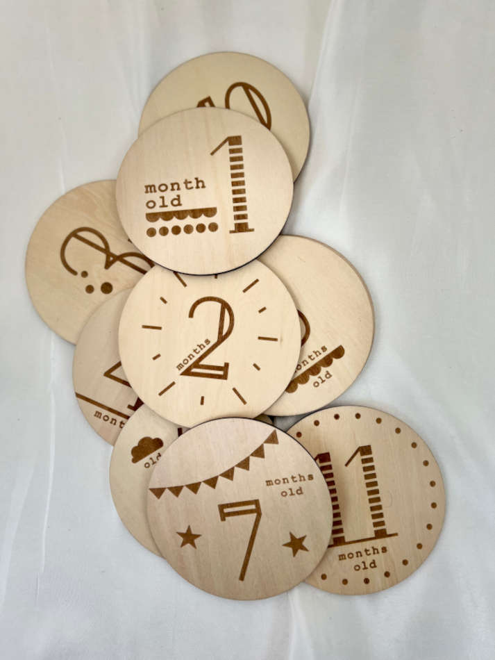 Adorable baby wooden milestone discs with unique designs. Perfect photo props to capture and cherish your baby's growth milestones.